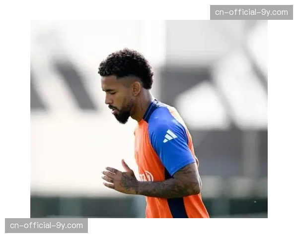 维拉中场路易斯接受采访，谈及球队攻防平衡的建立